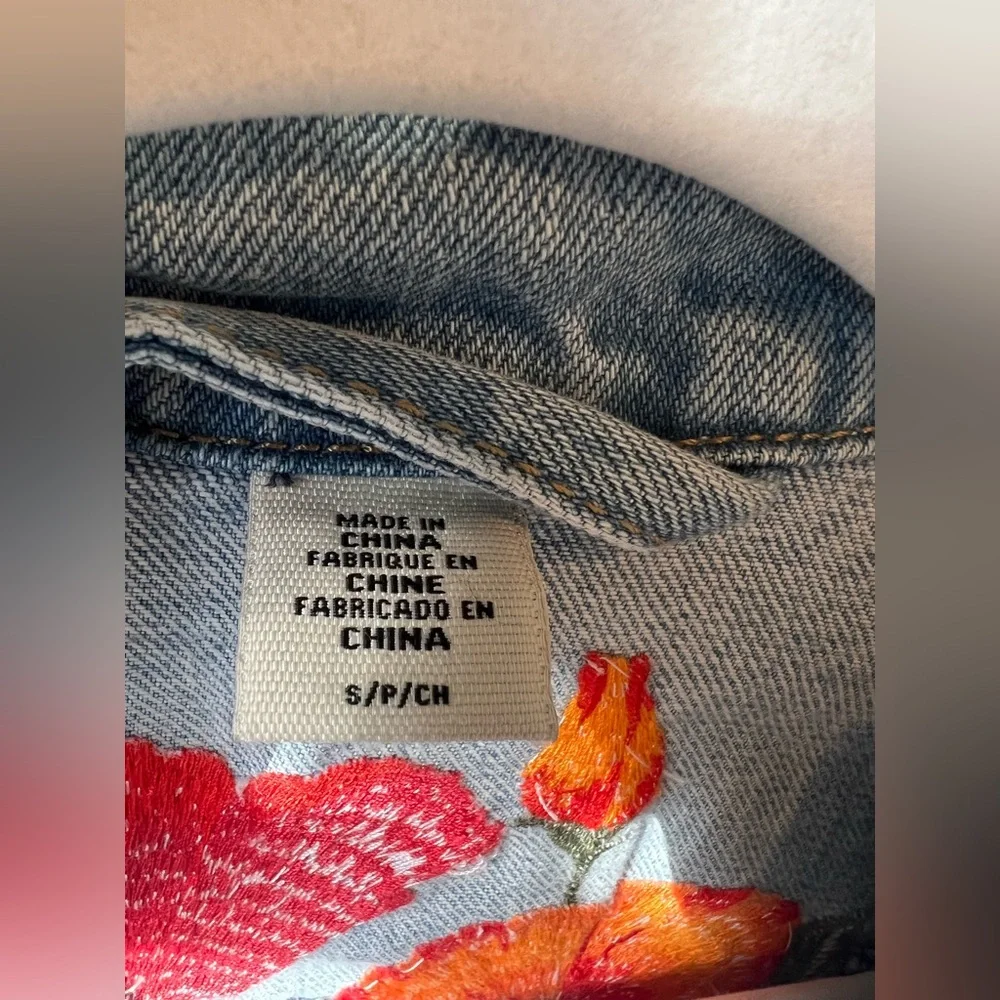 Levi's Denim Jacket with Floral Embroidery - Picture 12 of 15